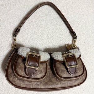 EUC COACH Ashton Baguette Bag In Signature Canvas Tan/Natural Sherpa